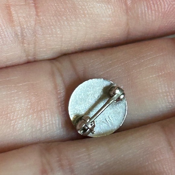 5/$25 Canadian military service Five Years Red Cross Pin 🩸 - Picture 5 of 7